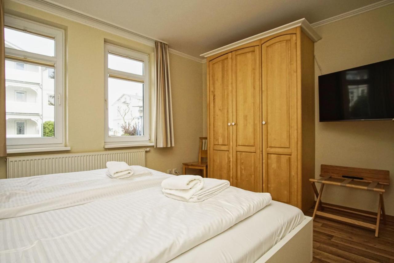 Mit Meerblick Und Balkon, Gratis Nutzung Vom Ahoi Erlebnisbad Und Sauna In Sellin - Meeresblick Fewo 38 غورين المظهر الخارجي الصورة