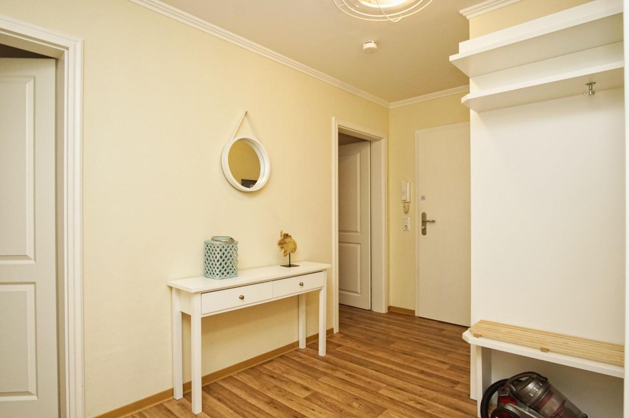 Mit Meerblick Und Balkon, Gratis Nutzung Vom Ahoi Erlebnisbad Und Sauna In Sellin - Meeresblick Fewo 38 غورين المظهر الخارجي الصورة